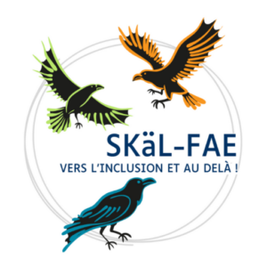 3 corbeaux de couleurs dans un cercle avec le texte : SKäL-FAE, vers l'inclusion et au delà !