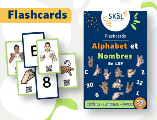 L'image est le sticker de la boite du jeu. Le fond est bleu marine. En haut dans un rond blanc : le logo de SKäL. Il est écrit "Flashcards - Alphabet et Nombres en LSF", et dessous il y a des chiffres, des lettres et des dessins de signes. Quelques cartes sont aussi présentées